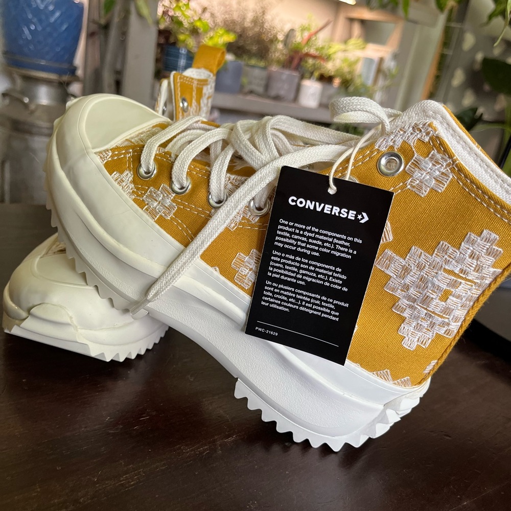 Brand New Converse women’s size 5.5
